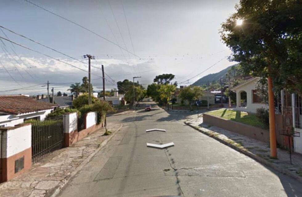 Lo descubrieron abriendo autos estacionados en la vía publica: terminó detenido