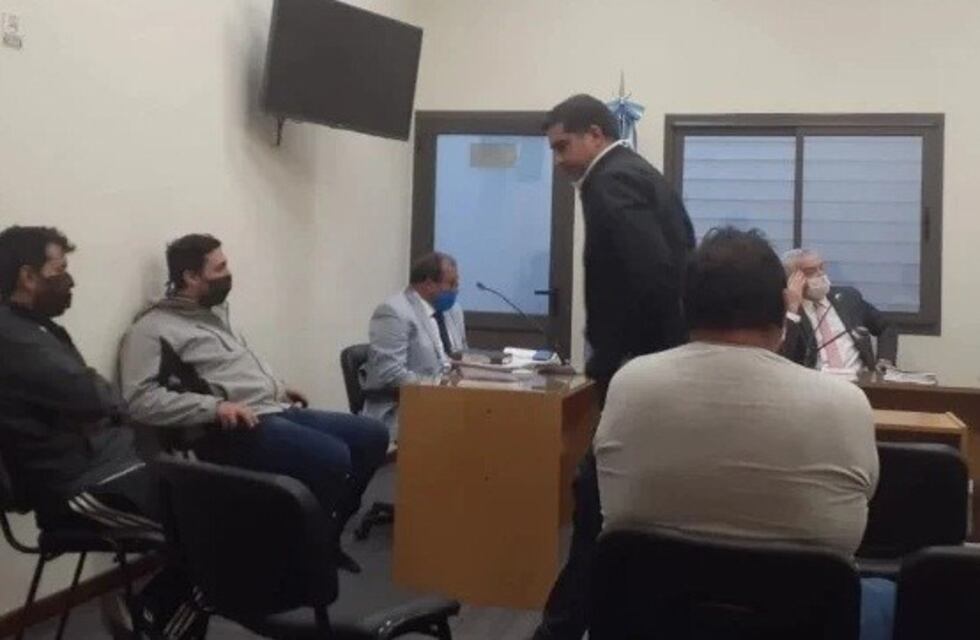 El policía que organizó un asado en plena cuarentena donará alcohol y barbijos