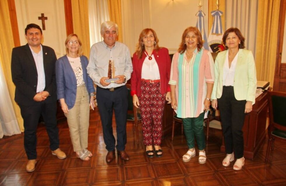 La UNNE distinguió a Reschini por apostar a la Universidad en el interior