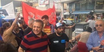 El líder de la Federación Tierra y Vivienda se sumó a una marcha este jueves por la mañana\u002E (@gbelluati)