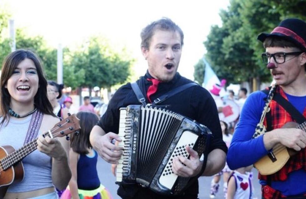 Se lleva a cabo en General Pico el festival de arte callejero "Pico Ríe"