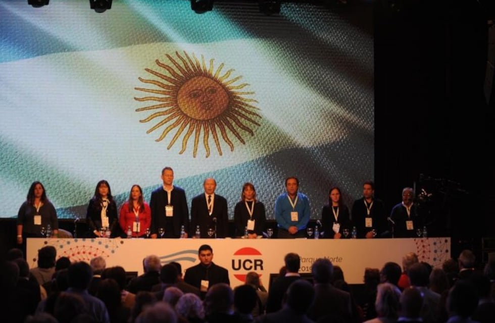 El radicalismo aprobó seguir en Cambiemos pero propuso su "ampliación y horizontalidad"