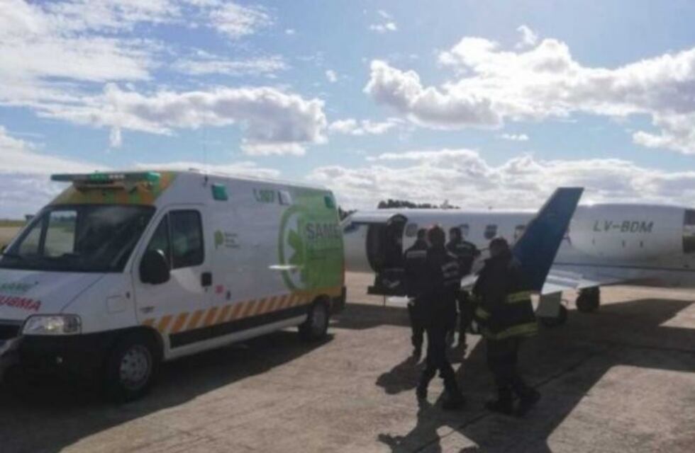Trasladaron en avión a la única sobreviviente del trágico choque