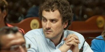 Monti criticó que se sigan negociando con intermediarios los planes sociales\u002E