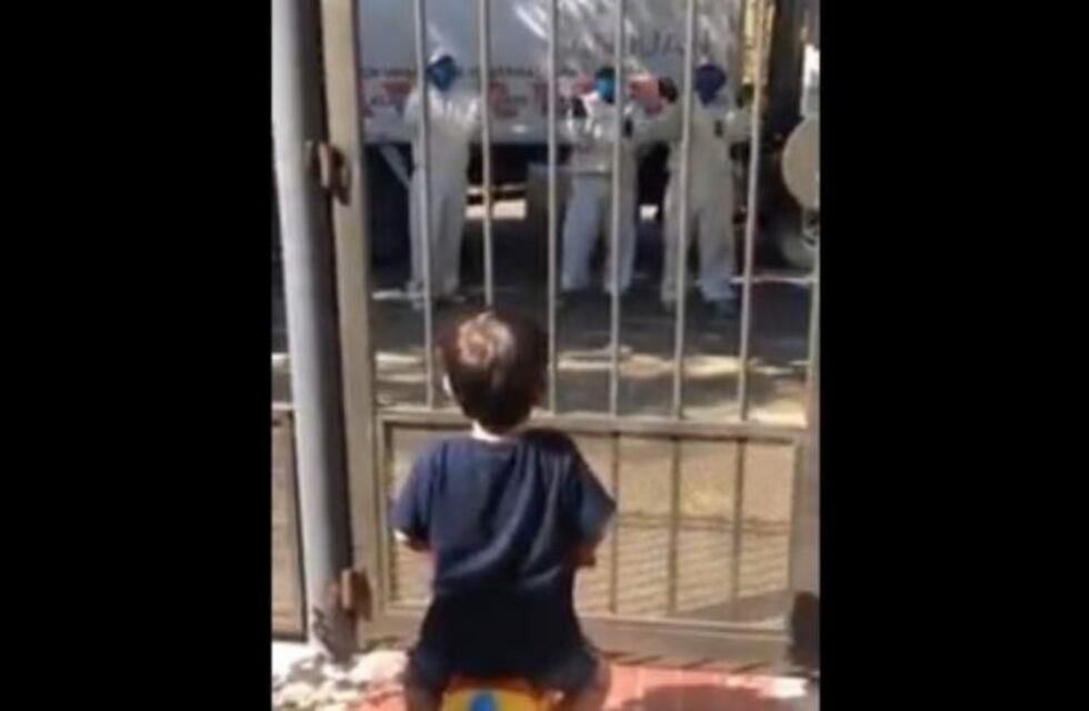 Un nene festejó su cumpleaños con los recolectores de basura