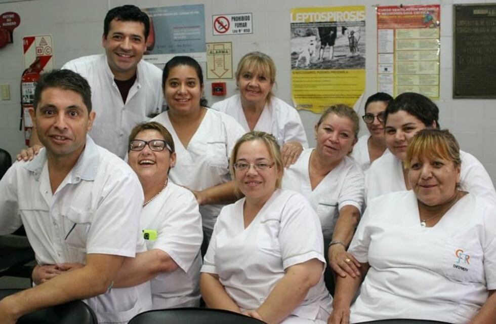 Una enfermera de Arroyito armó un video emotivo con las fotos de sus compañeros de la salud