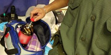 Cocaína en una botella de gaseosa\u002E (Gendarmería Nacional)