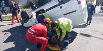 Choque y vuelco en Mar del Plata (Foto: 0223)