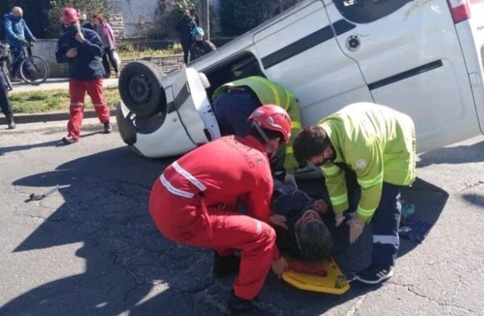 Violento choque en el barrio Nueva Pompeya: dos personas resultaron heridas