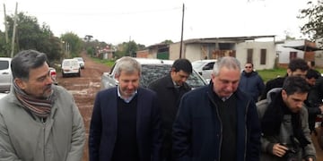 Rogelio Frigerio recorrió las obras del arroyo La Chancha en Posadas\u002E (Foto: Twitter)