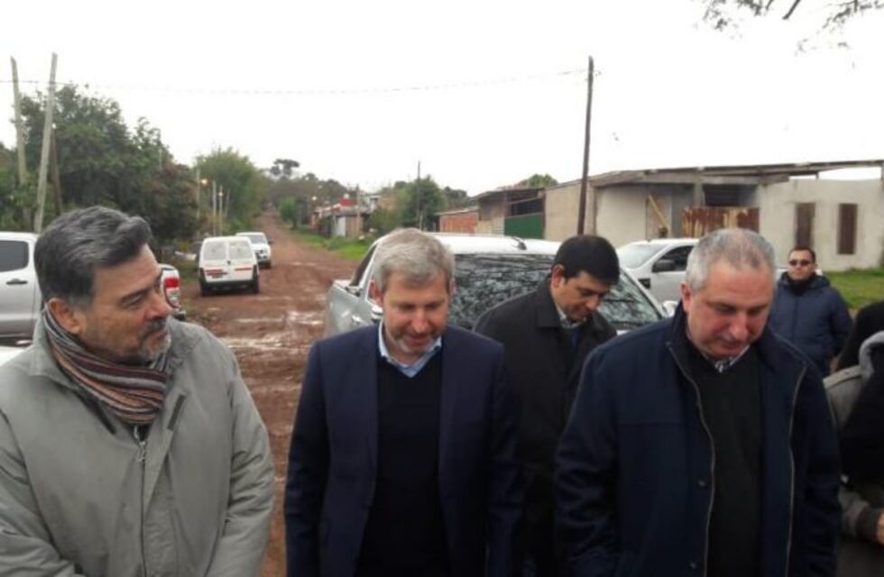 Rogelio Frigerio recorrió las obras del arroyo La Chancha