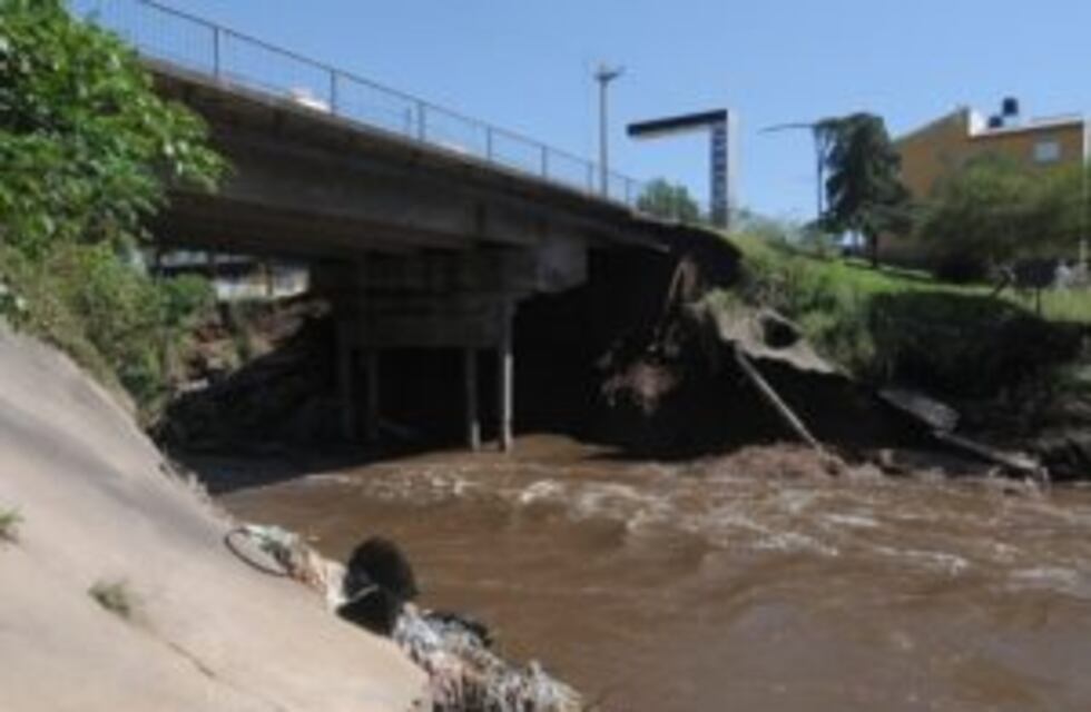 Encontraron un cuerpo sin vida y presumen que se trata del joven que se había arrojado al arroyo San Lorenzo