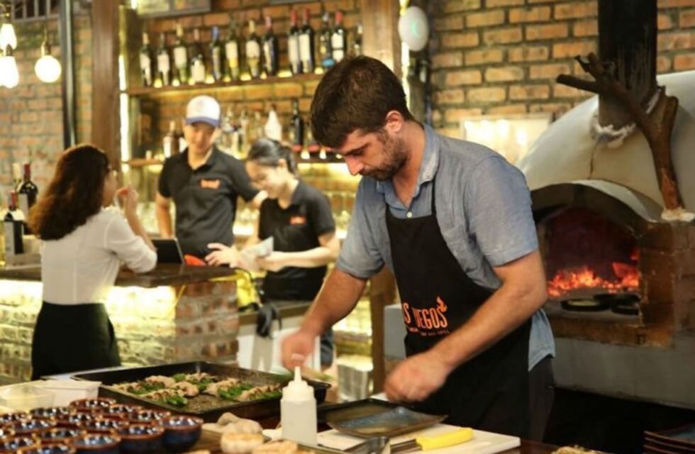 De Viedma al mundo: es chef en Vietnam y busca cautivar con el asado argentino