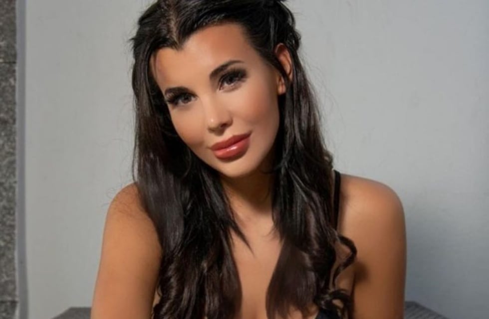 Charlotte Caniggia compartió dos videos en toalla y jugando con los filtros de Instagram