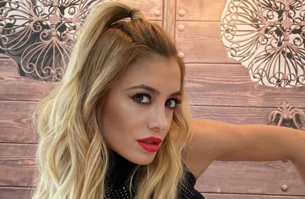 En top y transparencias, Claudia Ciardone bailó un reguetón intenso