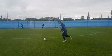 Paulo Dybala superó a Willy Caballero en un mano a mano\u002E