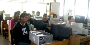 UNLP: donarán 10 computadoras a instituciones carenciadas (web)\u002E