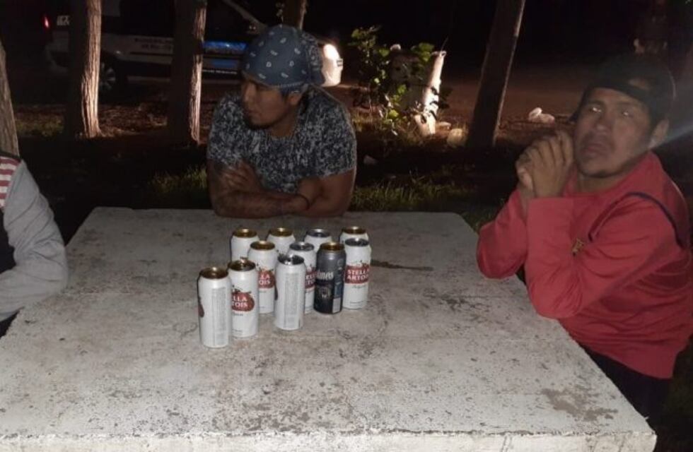 Los sorprendieron tomando y dijeron que estaban "estresados" por la cuarentena