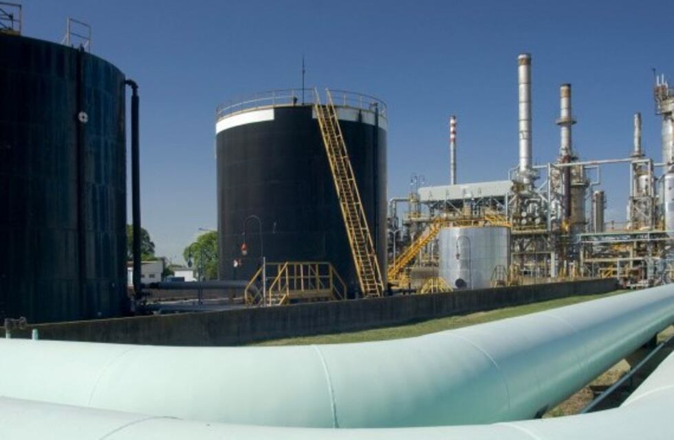 La Justicia envió fuerzas federales para "mantener la seguridad" en la refinería de Oil en San Lorenzo