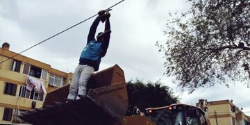 En la zona empezaron a desmantelar construcciones sobre el espacio público\u002E (@gabyperaltaok)