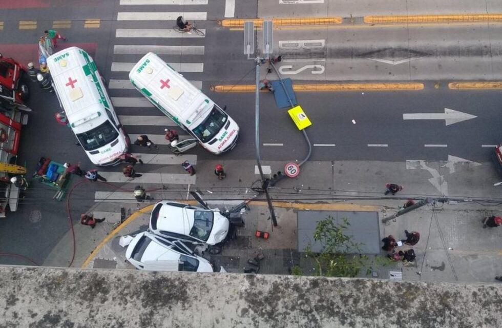 Tremendo choque múltiple en Belgrano dejó cuatro heridos
