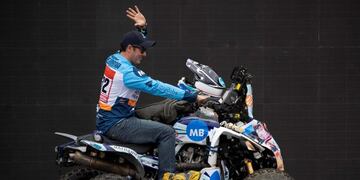Jeddah (Saudi Arabia), 21/12/2019\u002E- Argentinian quad driver Mariano Bennazar during the podium ceremony a day before the departure of the Rally Dakar 2020, in Jeddah, Saudi Arabia, 04 January 2020\u002E The Rally Dakar takes place in Saudi Arabia from 05 to 17 January 2020\u002E (Arabia Saudita) EFE/EPA/ANDRE PAIN