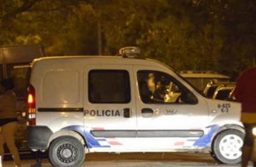 Dos hombres con balas y más de $20.000 pesos fueron demorados