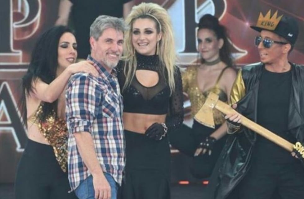 El "Chato" Prada recibió un "lengüetazo" y Lourdes Sánchez se enfureció