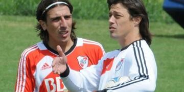 Carlos Arano junto a Matías Almeyda en su paso por River Plate\u002E