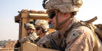 Baghdad (Iraq), 03/01/2020\u002E- A handout photo made available by the US Marine Corps shows US Marines on watch at the US embassy compound in Baghdad, Iraq, 03 January 2020\u002E The US Pentagon announced that Iran's Quds Force leader Qasem Soleimani and Iraqi militia commander Abu Mahdi al-Muhandis were killed on 03 January 2020 following a US airstrike at Baghdad's international airport\u002E The attack comes amid escalating tensions between Tehran and Washington, days after alleged supporters of Iran-backed militias stormed the US embassy in Baghdad\u002E (Atentado, Estados Unidos, Bagdad, Teherán) EFE/EPA/KYLE TALBOT / US MARINE CORPS HANDOUT HANDOUT EDITORIAL USE ONLY/NO SALES