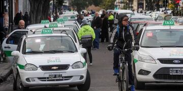 Piden aumentar las tarifas de los taxis (AGLP)\u002E