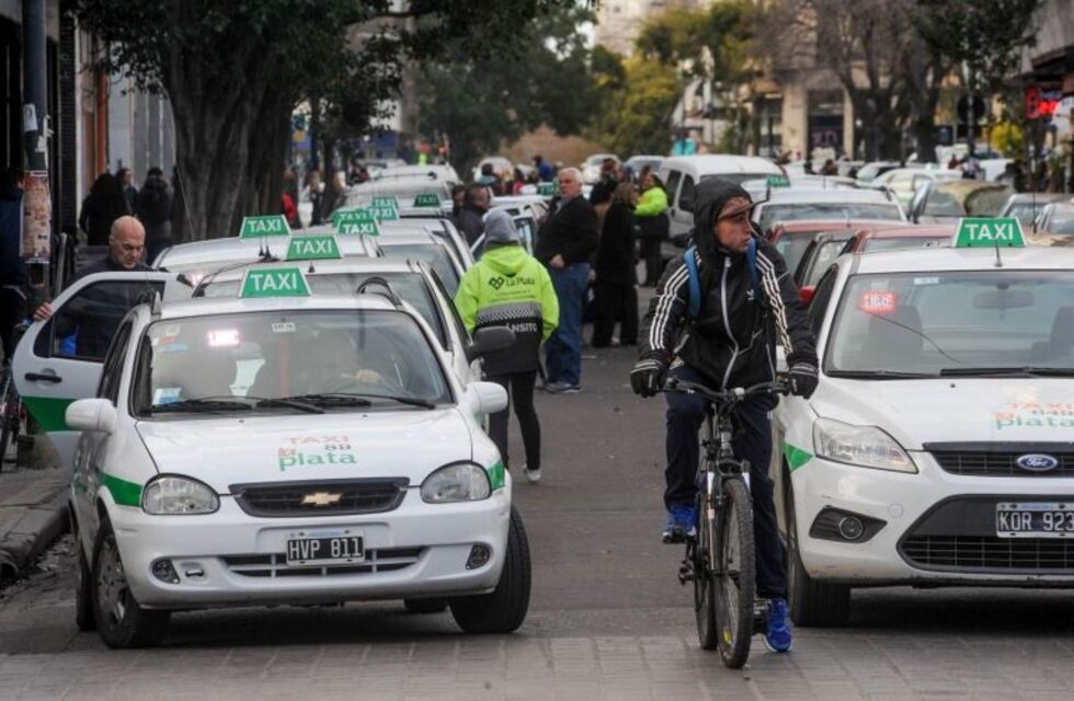 Piden un nuevo aumento en las tarifas de taxi
