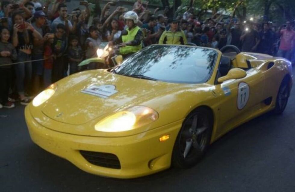 Rugieron las Ferrari en pleno centro mendocino