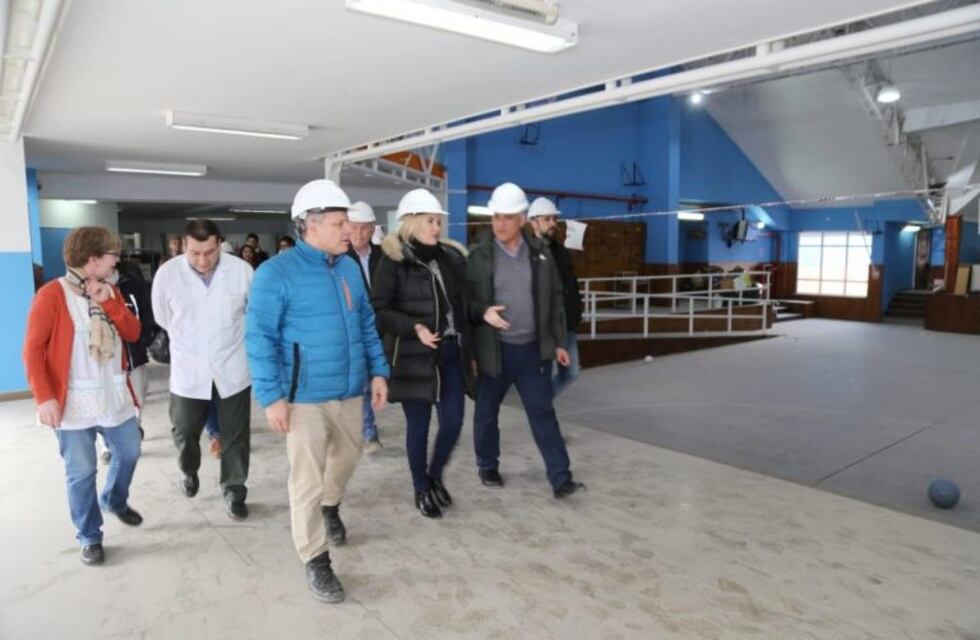 La gobernadora recorrió la obra de reconstrucción de las escuelas N° 20 y N°26 de Río Grande