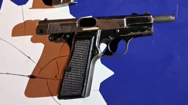 Arma. La 9 milímetros fue secuestrada en las inmediaciones del estadio de Belgrano, al terminar el partido del pasado domingo. (Policía)