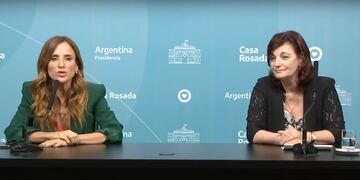 Las ministras de Desarrollo Social, Victoria Tolosa Paz; y de Trabajo, Empleo y Seguridad Social, Raquel "Kelly" Olmos, habían anunciado bonos de fin de año para trabajadores y beneficiarios de Potenciar Trabajo. Foto: Captura de video
