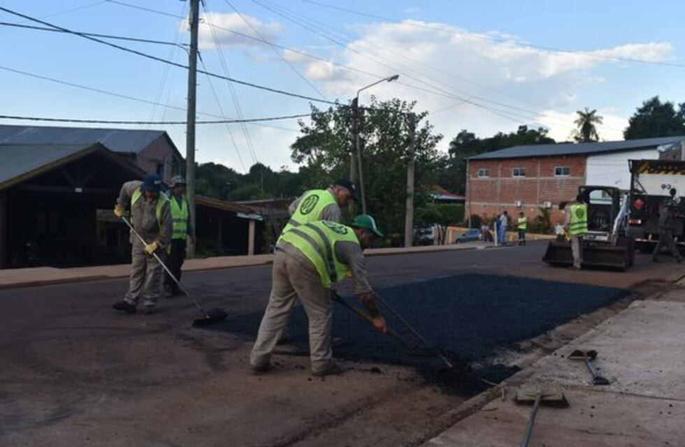 Puerto Piray: inician trabajos de bacheo en varias avenidas