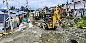Servicios Públicos de la Municipalidad de Ushuaia avanzar con los trabajos de remediación en sectores de la ciudad