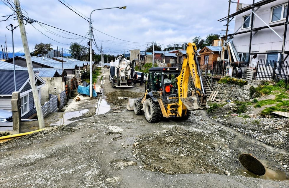 El Municipio de Ushuaia realiza el mantenimiento de pluviales en el Barrio Kaupén