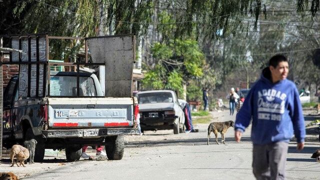 El lugar es a metros de donde funciona una escuela.