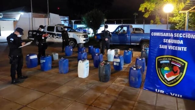 Efectivos policiales secuestraron bidones de combustible ilegal en San Vicente.