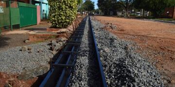 La Municipalidad de Posadas ejecuta obras de cordón cuneta en el barrio San Juan Evangelista.