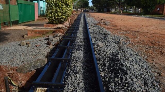 La Municipalidad de Posadas ejecuta obras de cordón cuneta en el barrio San Juan Evangelista.