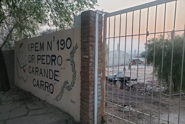 Edificio de la escuela IPEM 190 "Dr. Pedro Carande Carro" en Carlos Paz.