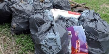 Vecinos de Bialet Massé se sumaron a la limpieza del lago San Roque