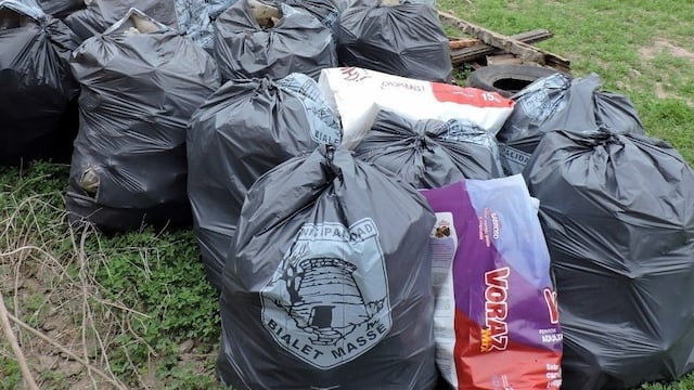 Vecinos de Bialet Massé se sumaron a la limpieza del lago San Roque