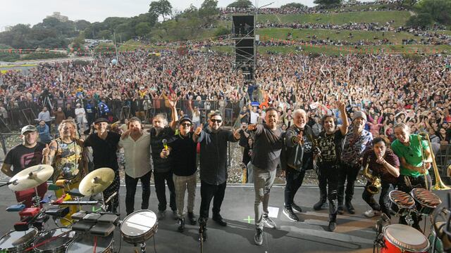 Los Auténticos Decadentes fueron parte del festejo por el aniversario de la ciudad de Paraná.