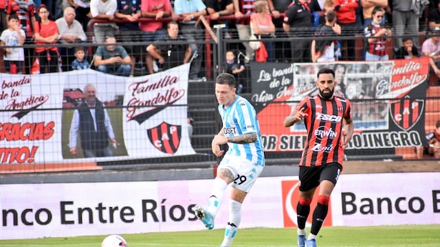 Aníbal Moreno ante la marca de Jonathan Medina.