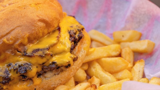 El local propone cuatro horas de "hamburguesas libres".