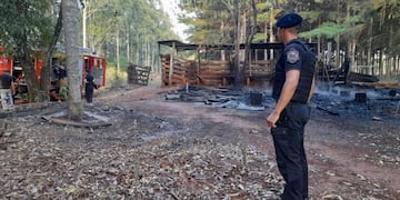 Incendio consumió una casa y un galpón lindante en Capioví.